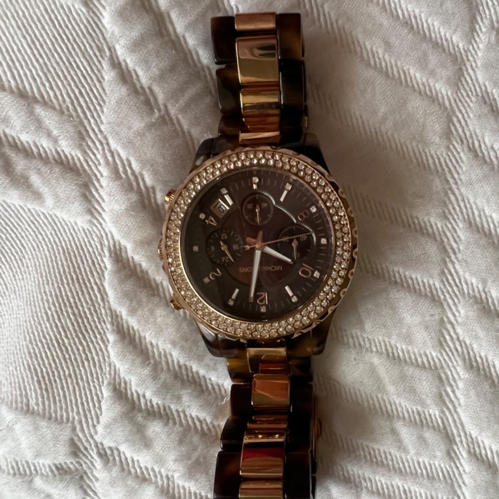 Michael Kors Tortoise Watch - Picture 3 of 6